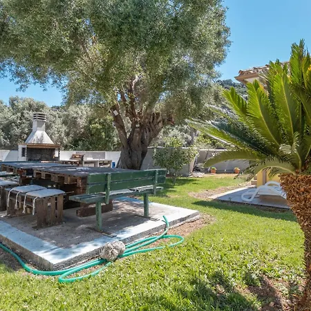 Iliachtida Studio-villas