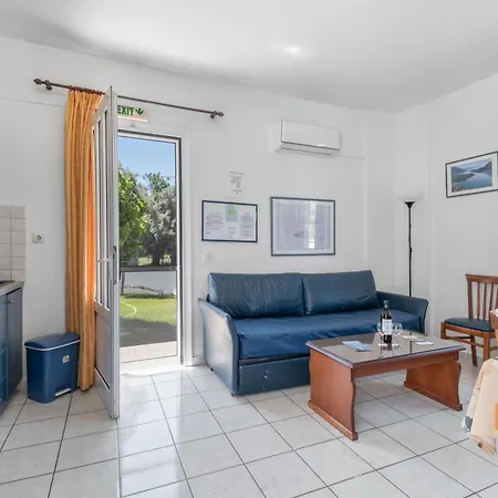 Iliachtida Studio-villas *